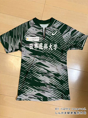 手始めに当院ステッカー入りのユニフォーム