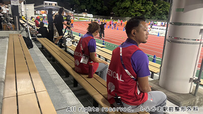 ウォーミングアップ中事故が起きていないか観察中です。