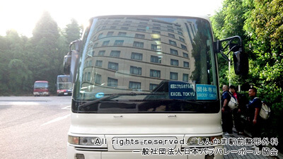前泊ホテルにて。空港まで日本選手団専用のバスが出ました。